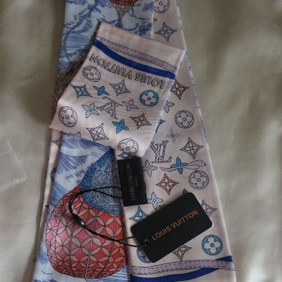 Louis Vuitton Twilly - Picture 1 of 4